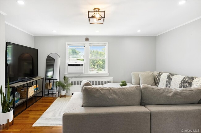 Building Photo - 851 Brook St