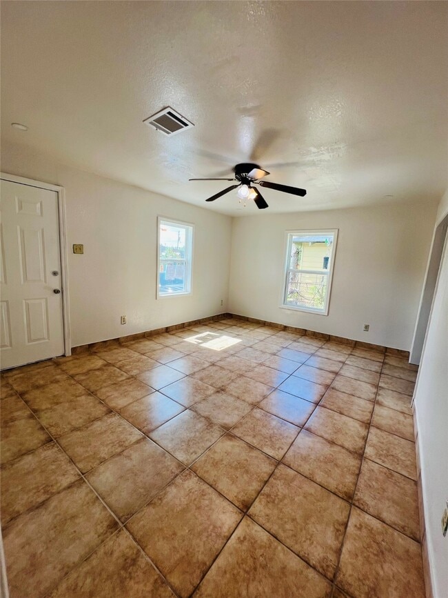 Building Photo - 10429 Pillot St