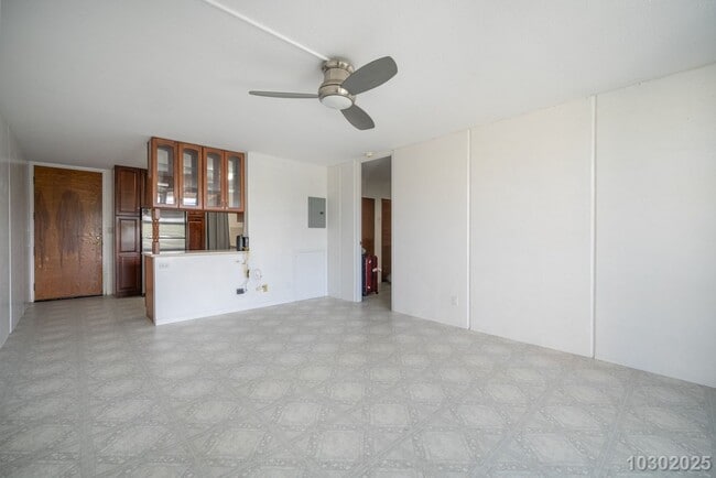 Building Photo - Move-In Ready 1-Bedroom 1 Bath Condo in Ce...
