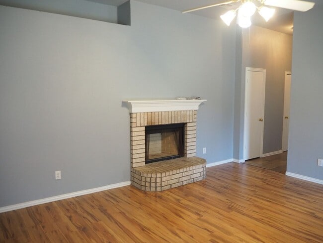 Building Photo - 1000 Waterview Dr