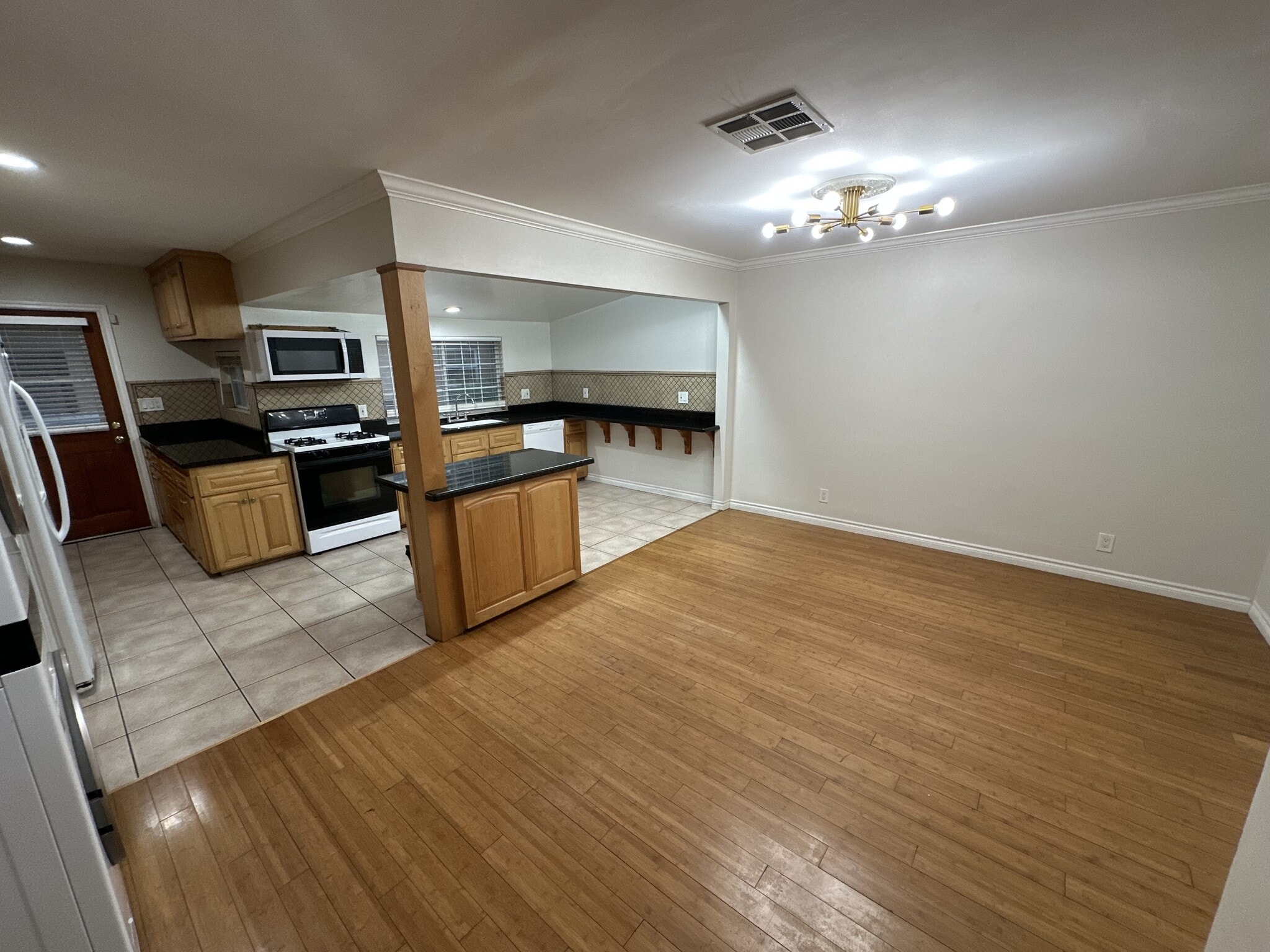 Building Photo - 5138 W 141st St