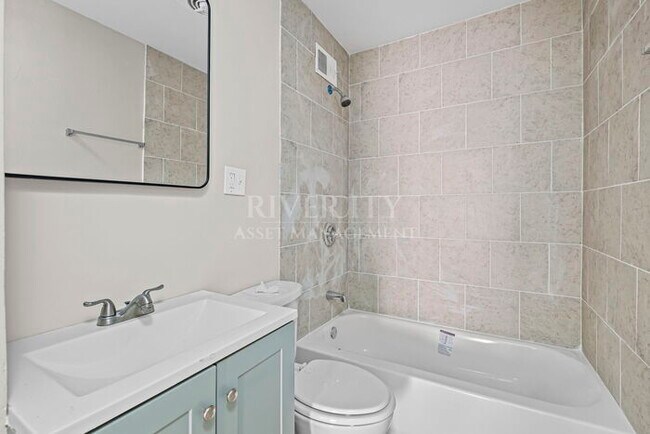 Building Photo - Beautifully Renovated 4 Bed / 2 Bath Home with Over 2,000 Sq Ft! Section 8 Welcomed