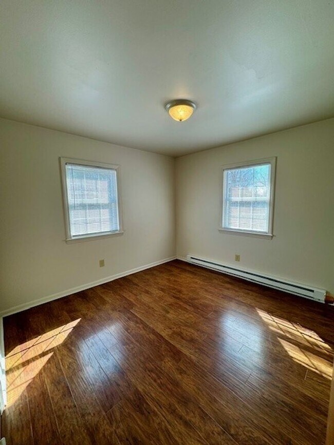 Building Photo - Two Bedroom Apartment for Rent
