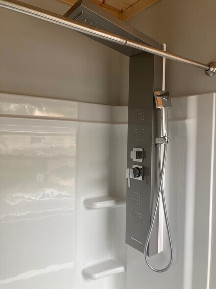 Shower - 1504 Pierce St