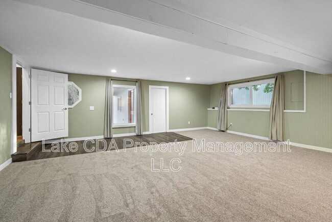 Building Photo - 1525 E Woodland Dr