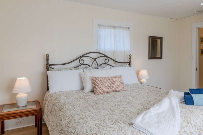 Building Photo - 640 S Columbia St