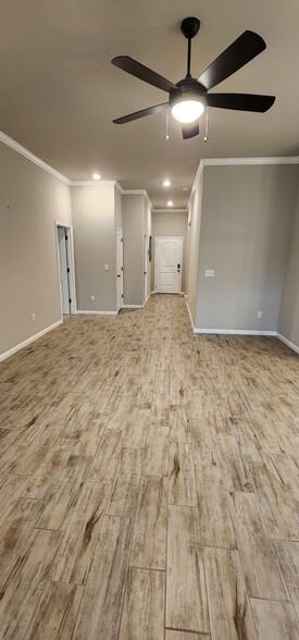 Building Photo - 10472 Turtle Back Dr