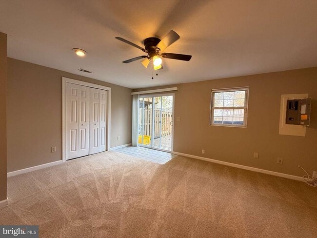 Building Photo - 16926 Point Pleasant Ln