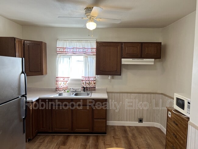 Building Photo - 366 4th St