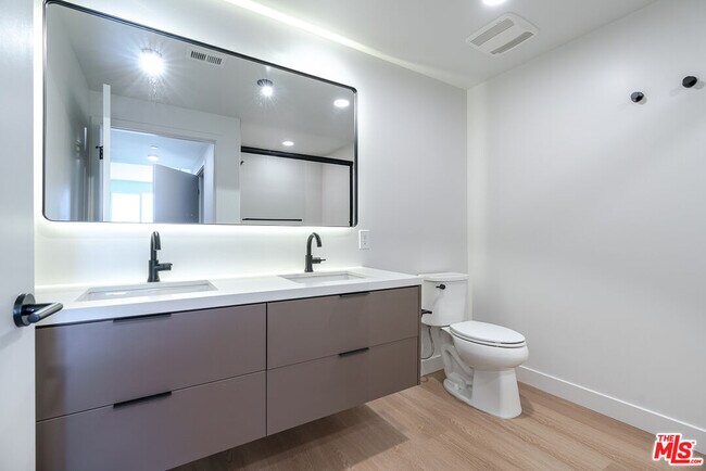 Building Photo - 10601 Washington Blvd