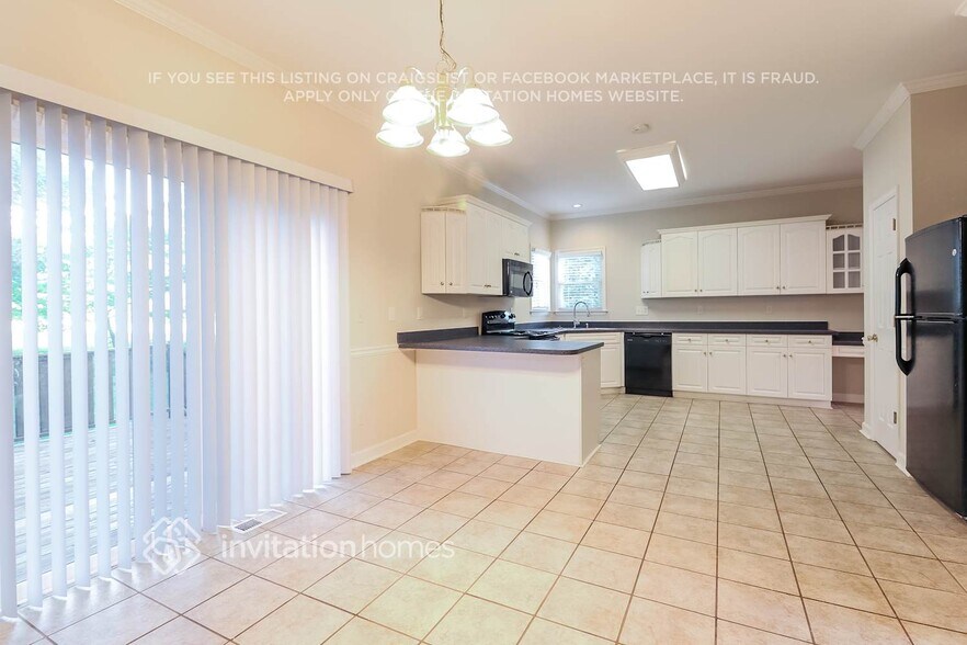 Building Photo - 3700 Turret Ct NE