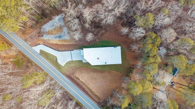 Building Photo - 1736 Cox Rd