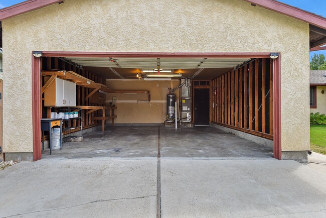 Building Photo - 10357 W Cory St