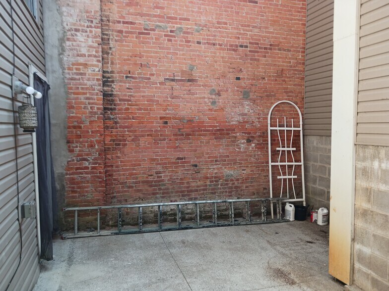 Building Photo - 504 Washington St