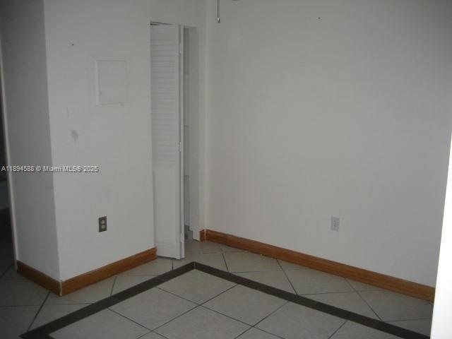 Building Photo - 10810 N Kendall Dr