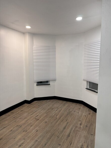 Building Photo - 919 S 50th St