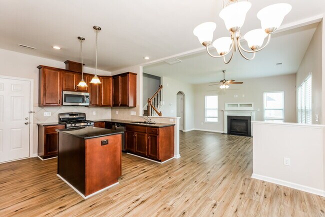 Building Photo - 934 Lakemont Dr