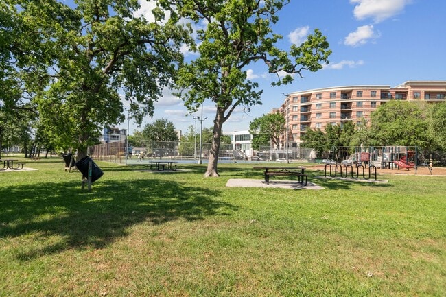 Building Photo - 3935 Gibson St