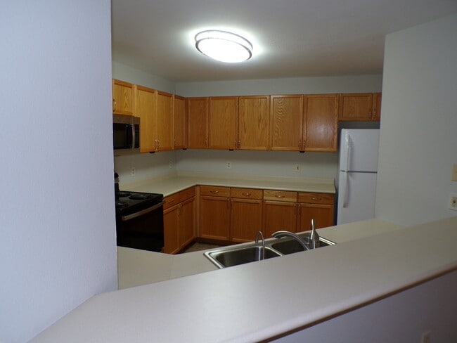 Building Photo - 1902 Crazy Horse Cir