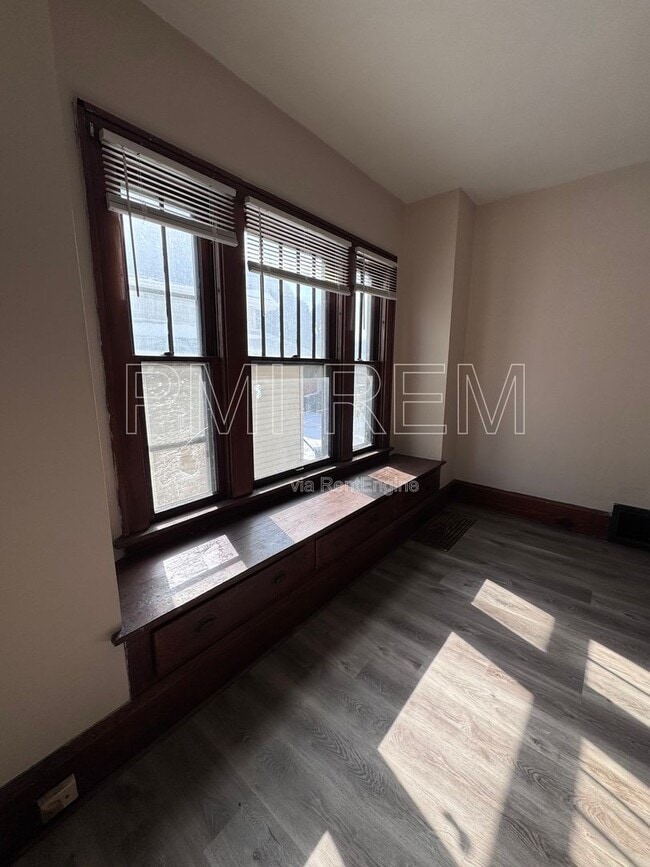 Building Photo - 1023 Harrison Ave SW