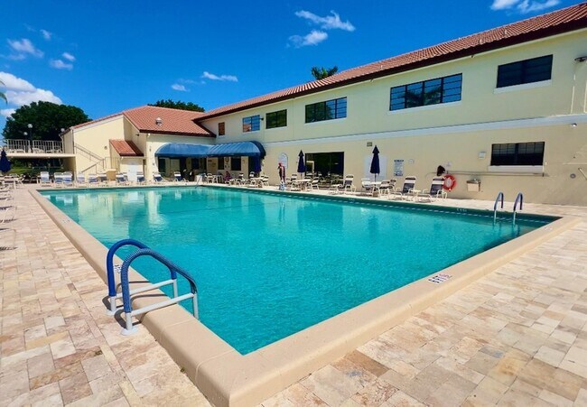 Building Photo - 10615 Ocean Palm Way