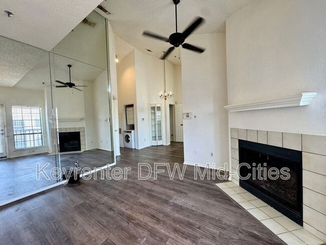 Building Photo - 4800 W Lovers Ln