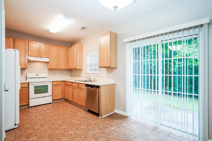 Building Photo - 708 Calavaras Ln