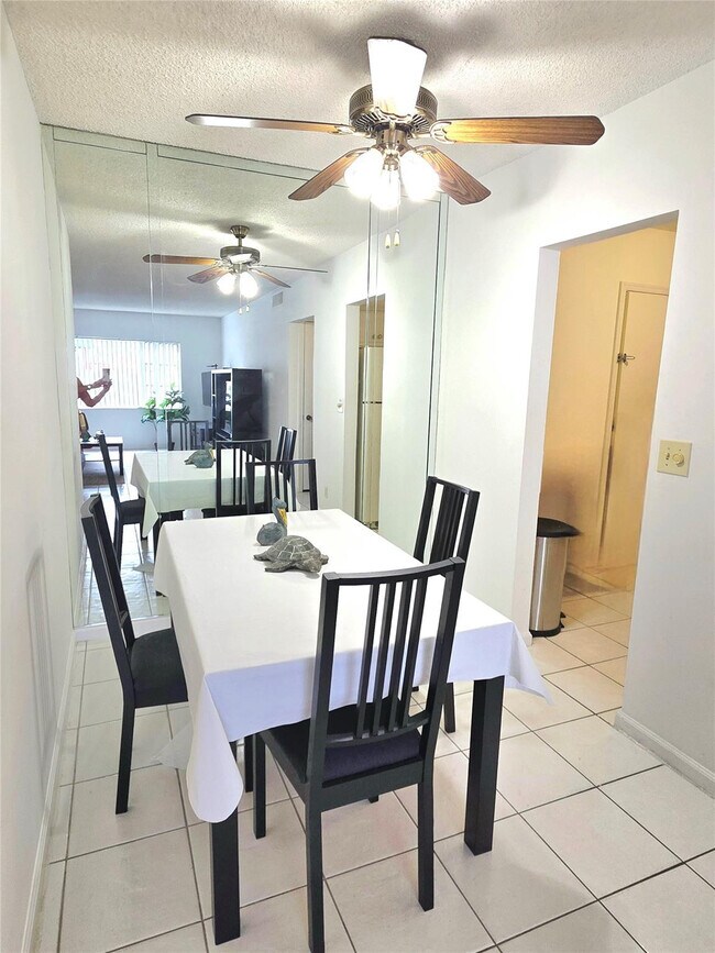 Building Photo - 2230 NE 56th Pl