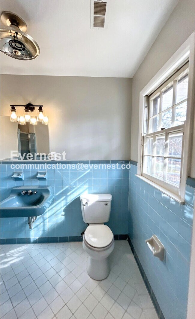 Building Photo - HALF OFF First Month’s Rent &  Admin Fee + Application Fee credit! Limited Time Special Offer - S...