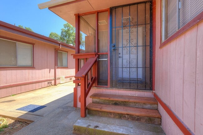 Building Photo - 162 Feathervale Dr