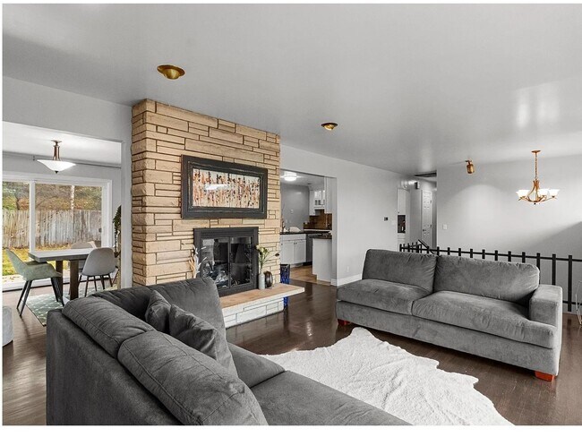 Building Photo - Olympus Cove Home Tucked In to the Benches! Near Park, Schools, Hiking and Skiing!