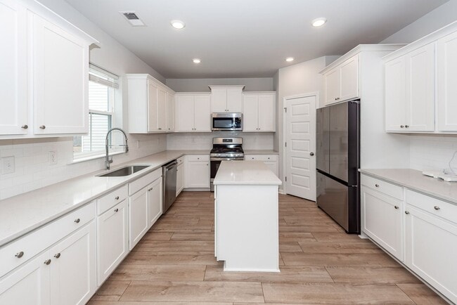 Building Photo - 4 Bedroom, 2.5 Bathroom Home in Cane Bay Plantation - Summerville