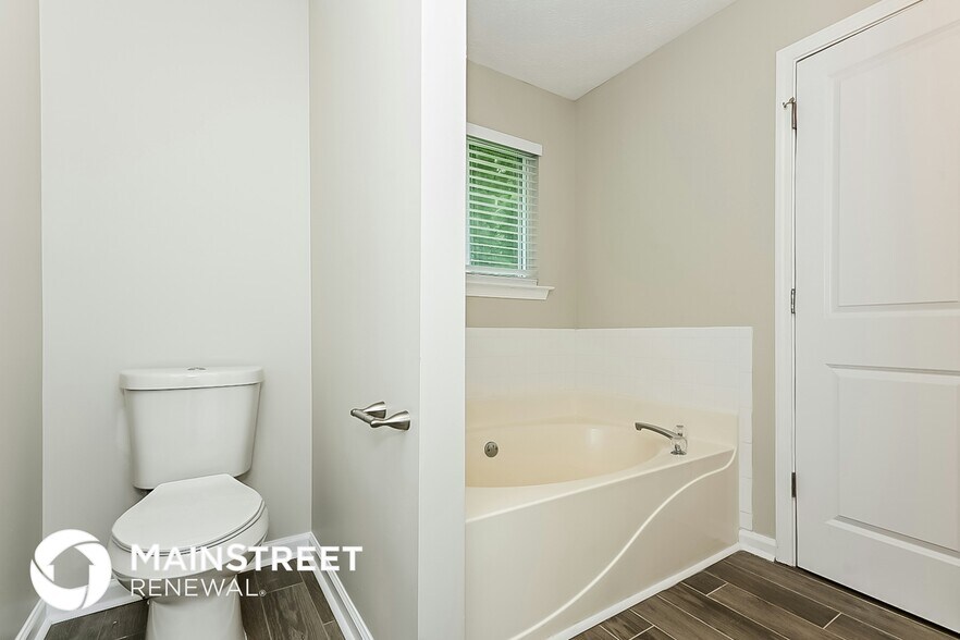 Building Photo - 350 Summer Hill Cir