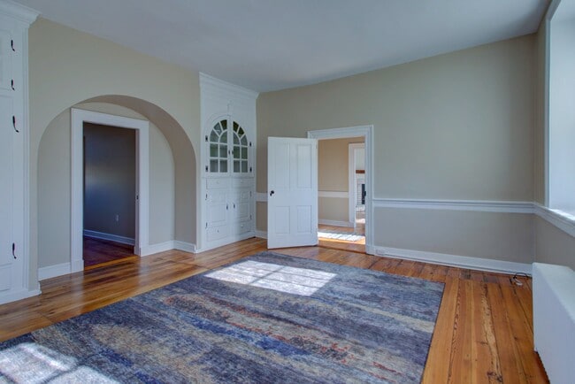 Building Photo - 796 Long Ln