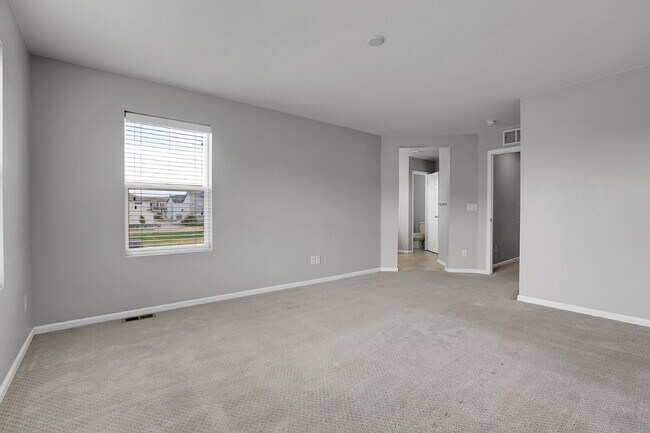 Building Photo - $2,750.00, 3 bed, 2.5 bath located in Denver