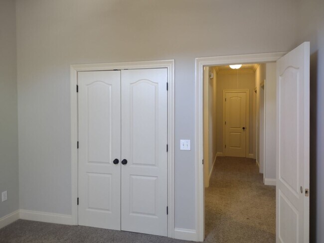 Building Photo - 103 Hallmark Pl