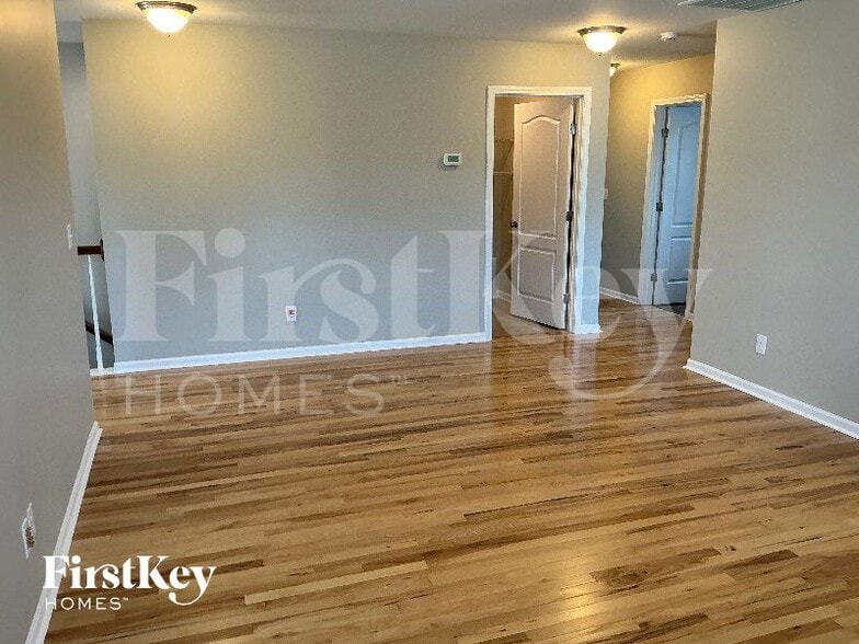 Building Photo - 837 Ember Dr