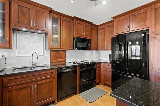 Building Photo - 803 W 48th St