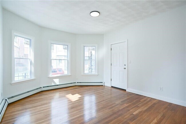 Building Photo - 135-137 Superior Street Unit 1