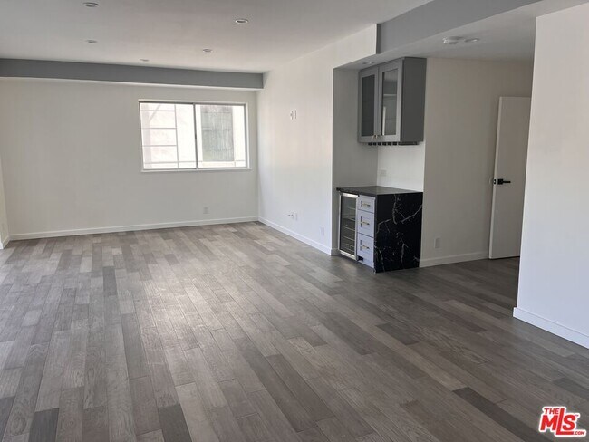 Building Photo - 10787 Wilshire Blvd