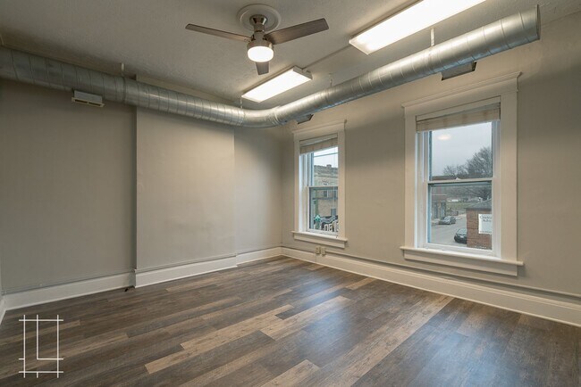 Building Photo - 903-903 Oak St