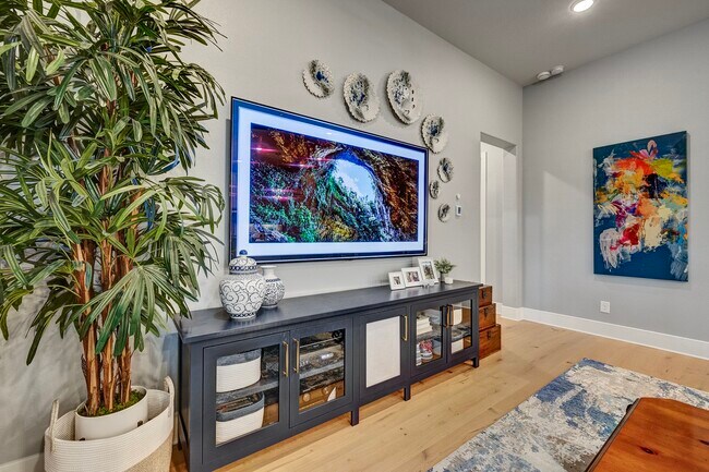 Building Photo - 327 N Turks Cap Trail