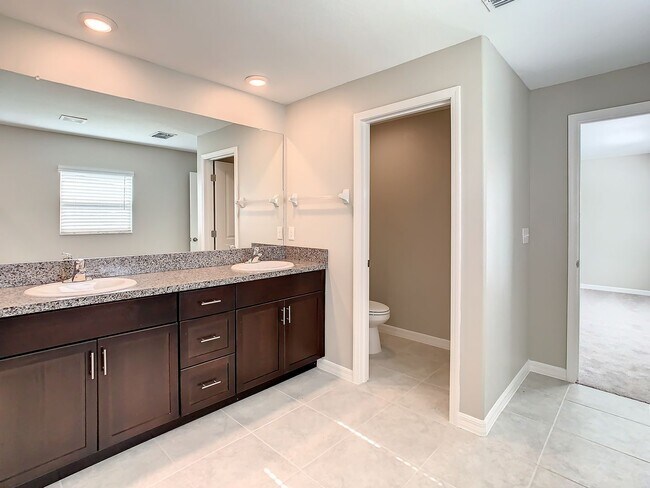 Building Photo - Beautiful 4 bedroom 2.5 bathroom Single Family House! Like new!