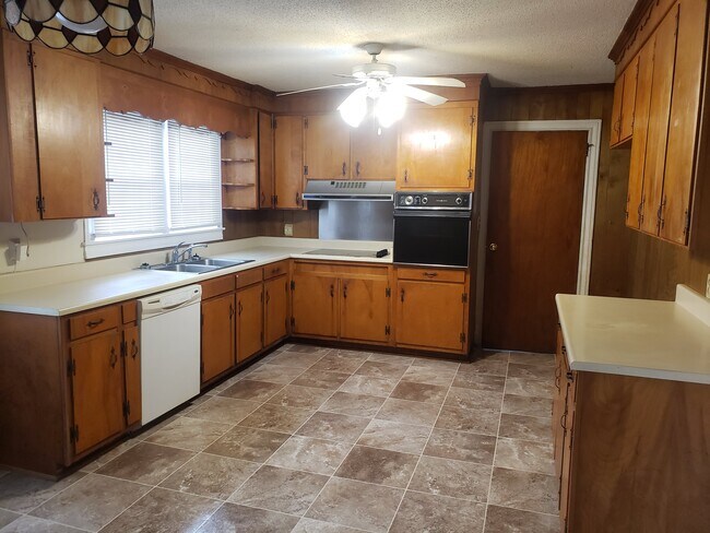 Building Photo - 2291 N Highway 101