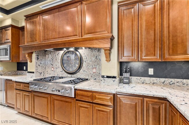 Building Photo - 9145 Tesoras Dr