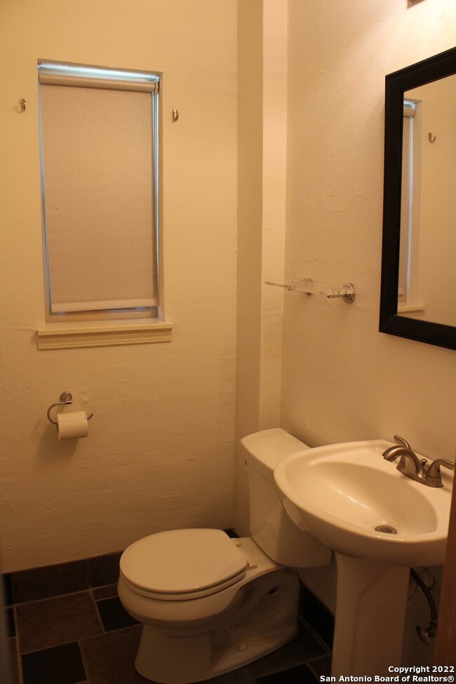 Building Photo - 140 Arvin Dr