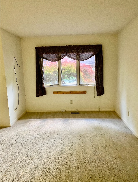 Building Photo - 3 bedroom 3 bathroom Condo in The Oaks