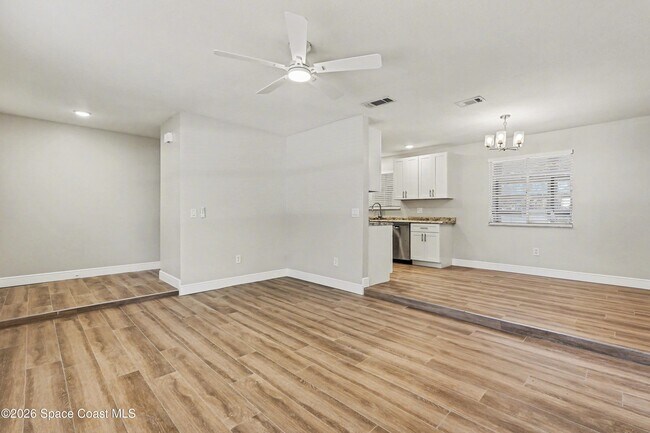 Building Photo - 320 Algiers Ave SE