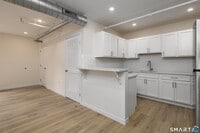 Building Photo - 584 Main St