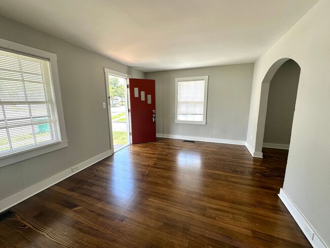 Building Photo - COMING FRIDAY!!!  Renovation Complete!   N...